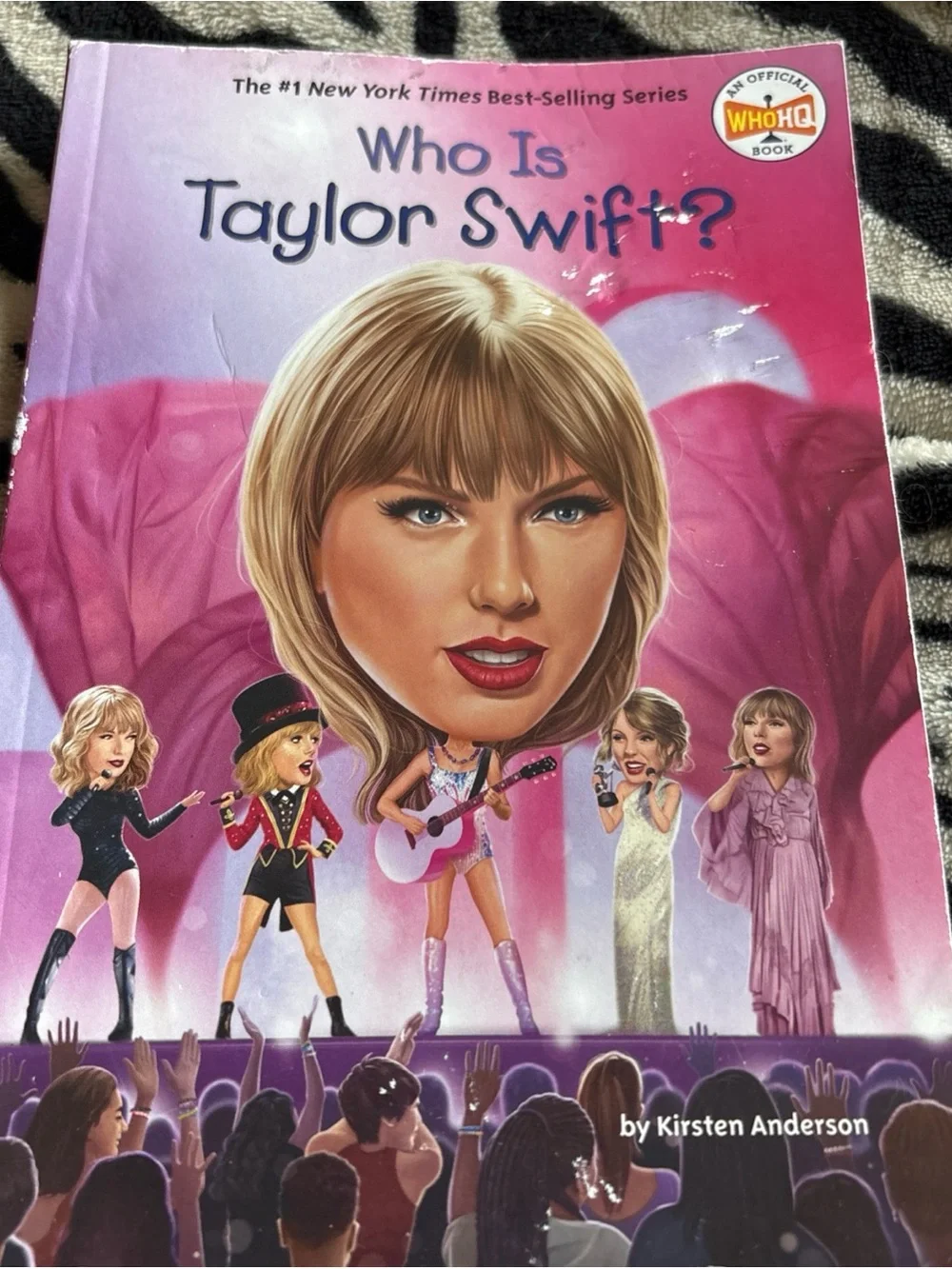 Who Is Taylor Swift? - Kids Biographies Book (Pink)